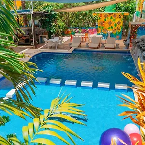 https://villa-pajaros.quintano-roohotels.com